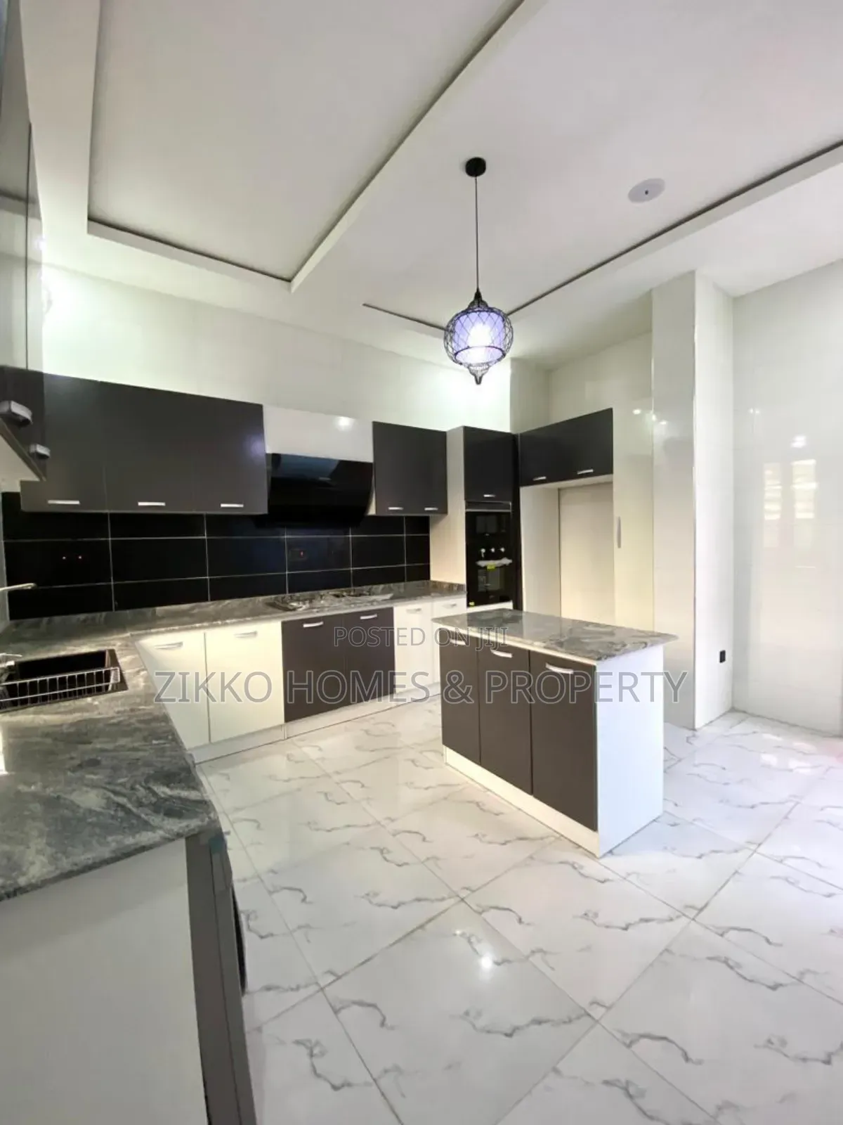4bdrm Duplex in Ikota Villa for sale