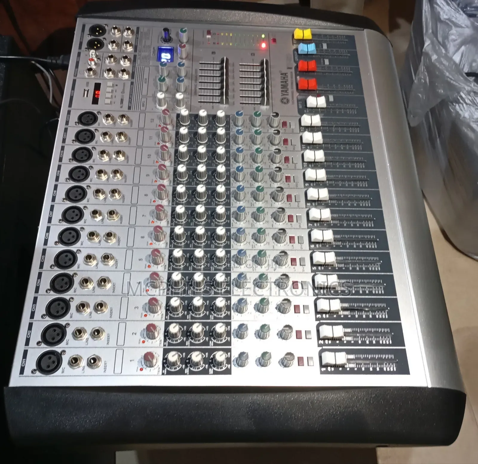 Yamaha 12 Channels White Faced Mixer N-12usb