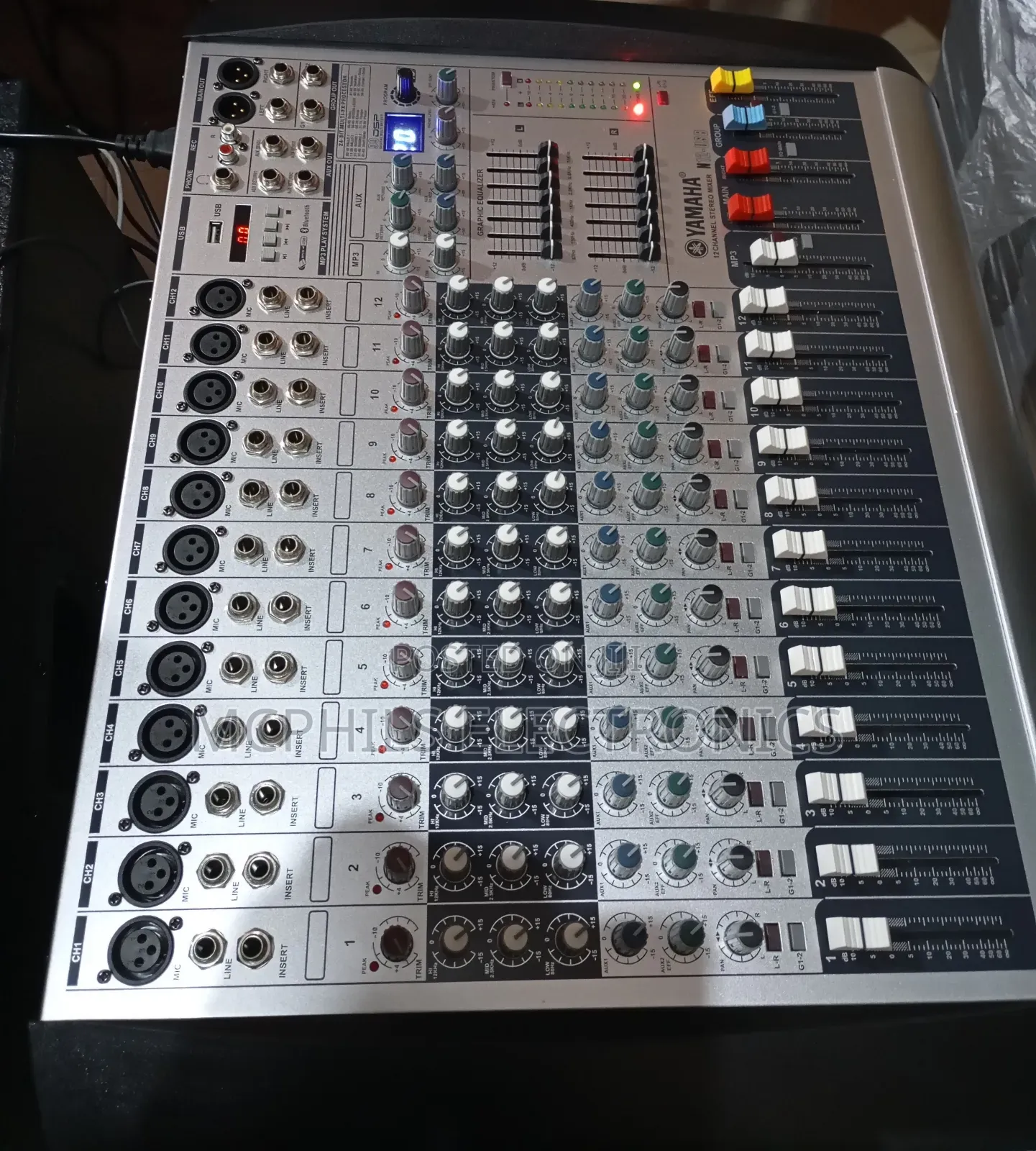 Yamaha 12 Channels White Faced Mixer N-12usb