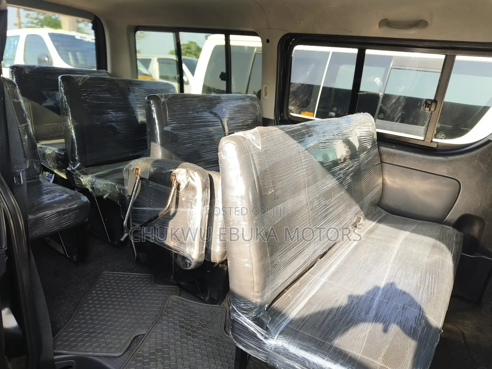 Toyota HiAce 2013 Black
