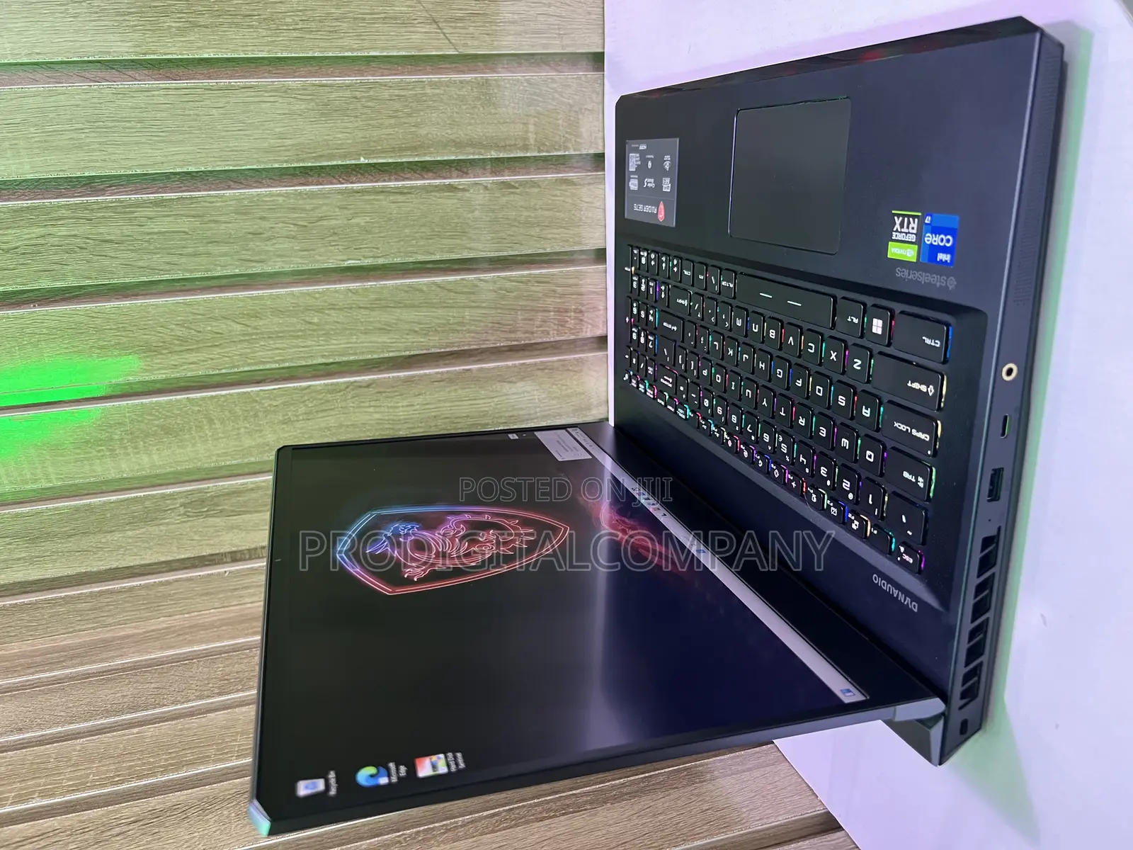 Laptop MSI Raider GE76 12UGS 16GB Intel Core I7 SSD 1T