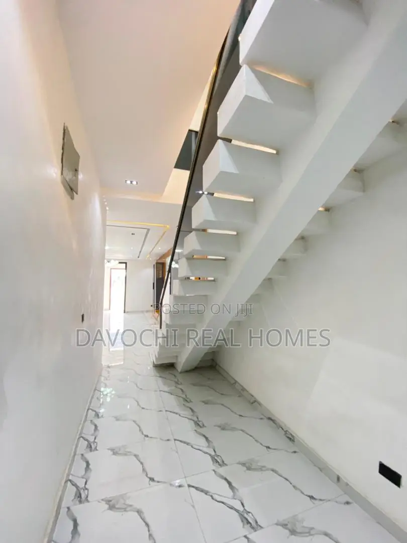 5bdrm Duplex in Lekki Phase 2 for sale