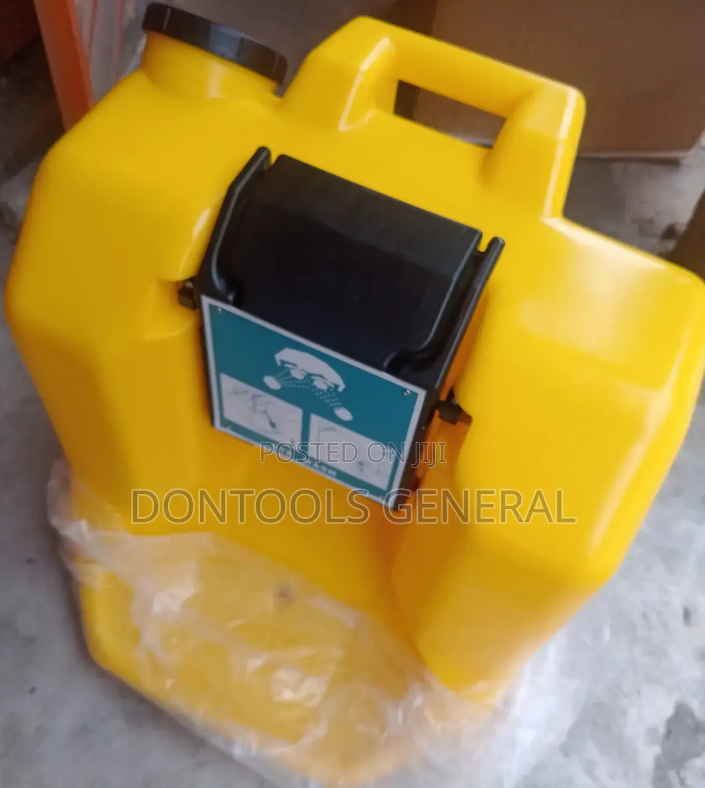 P100 16 Gallon Yellow Portable Eyewash Station
