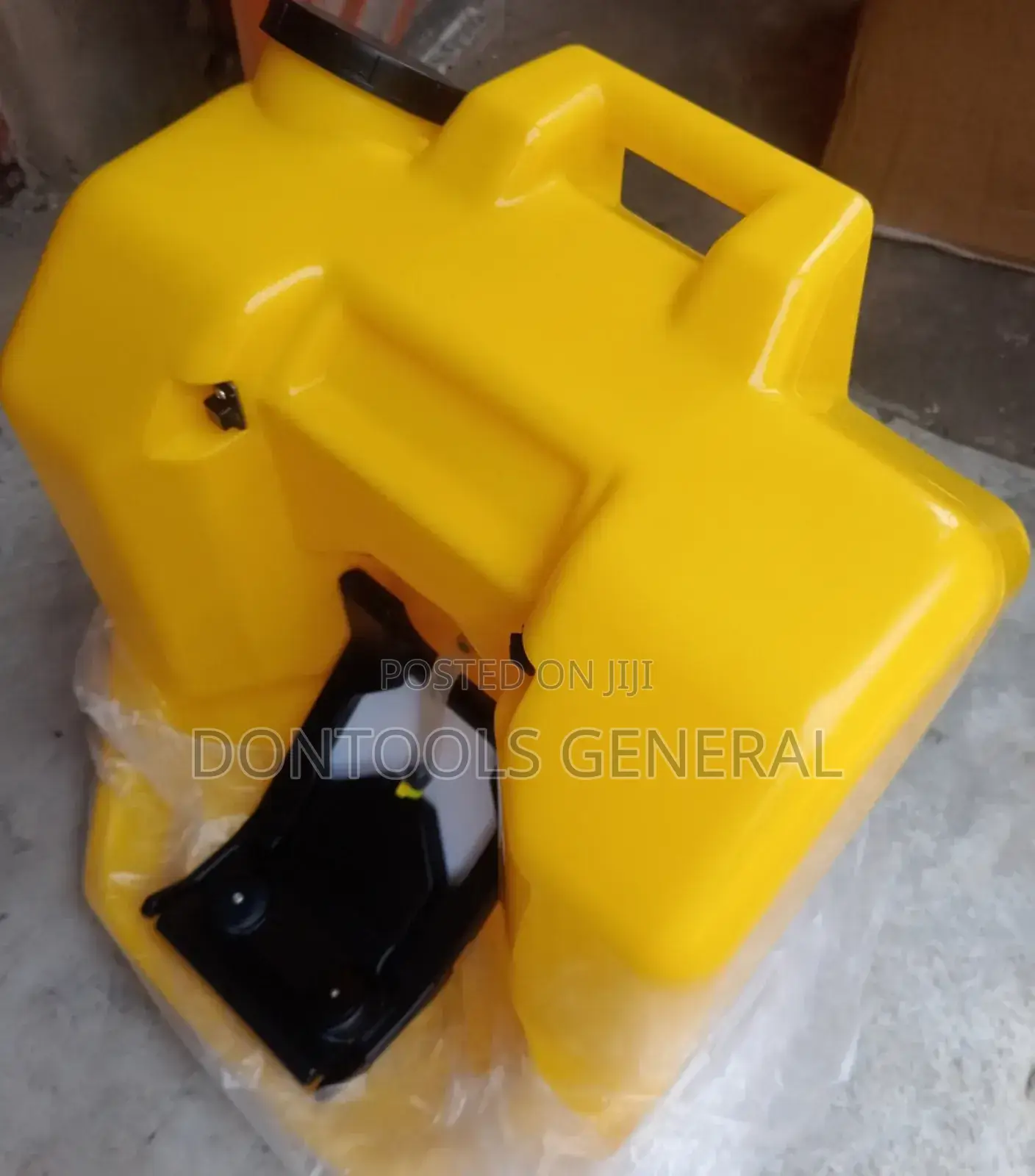 P100 16 Gallon Yellow Portable Eyewash Station