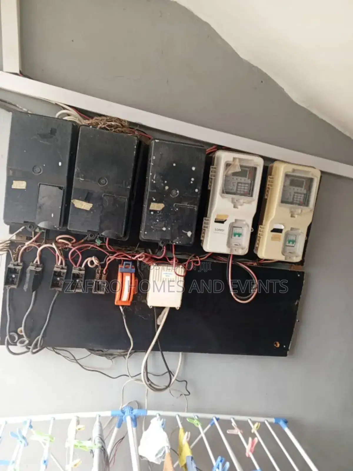 5bdrm Apartment in Elebu Akala Express, Oluyole Estate for sale