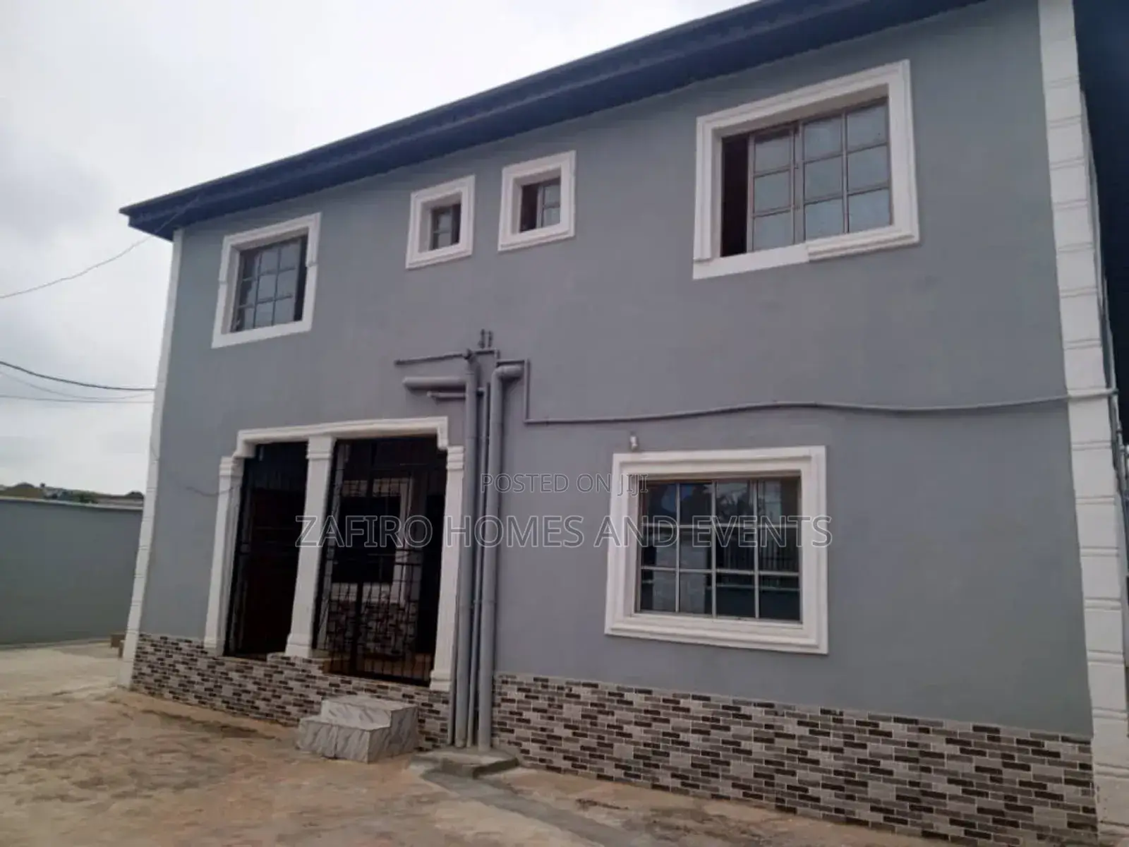 5bdrm Apartment in Elebu Akala Express, Oluyole Estate for sale