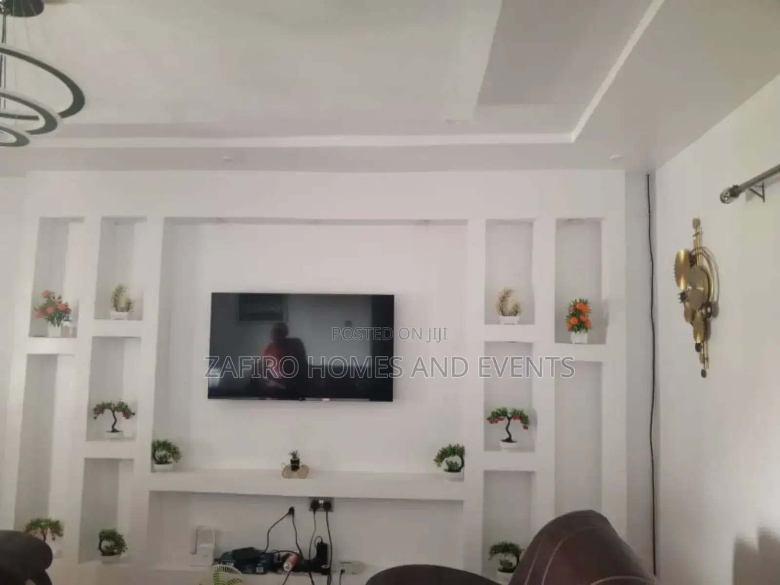 5bdrm Apartment in Elebu Akala Express, Oluyole Estate for sale
