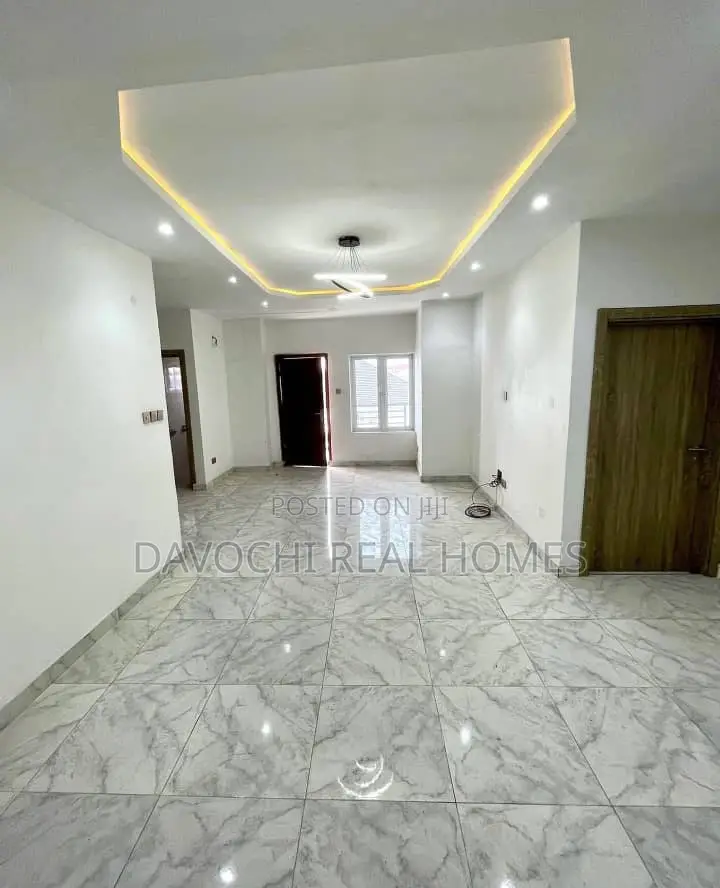 Furnished 3bdrm Apartment in Osapa london for sale