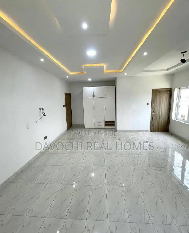 Furnished 3bdrm Apartment in Osapa london for sale