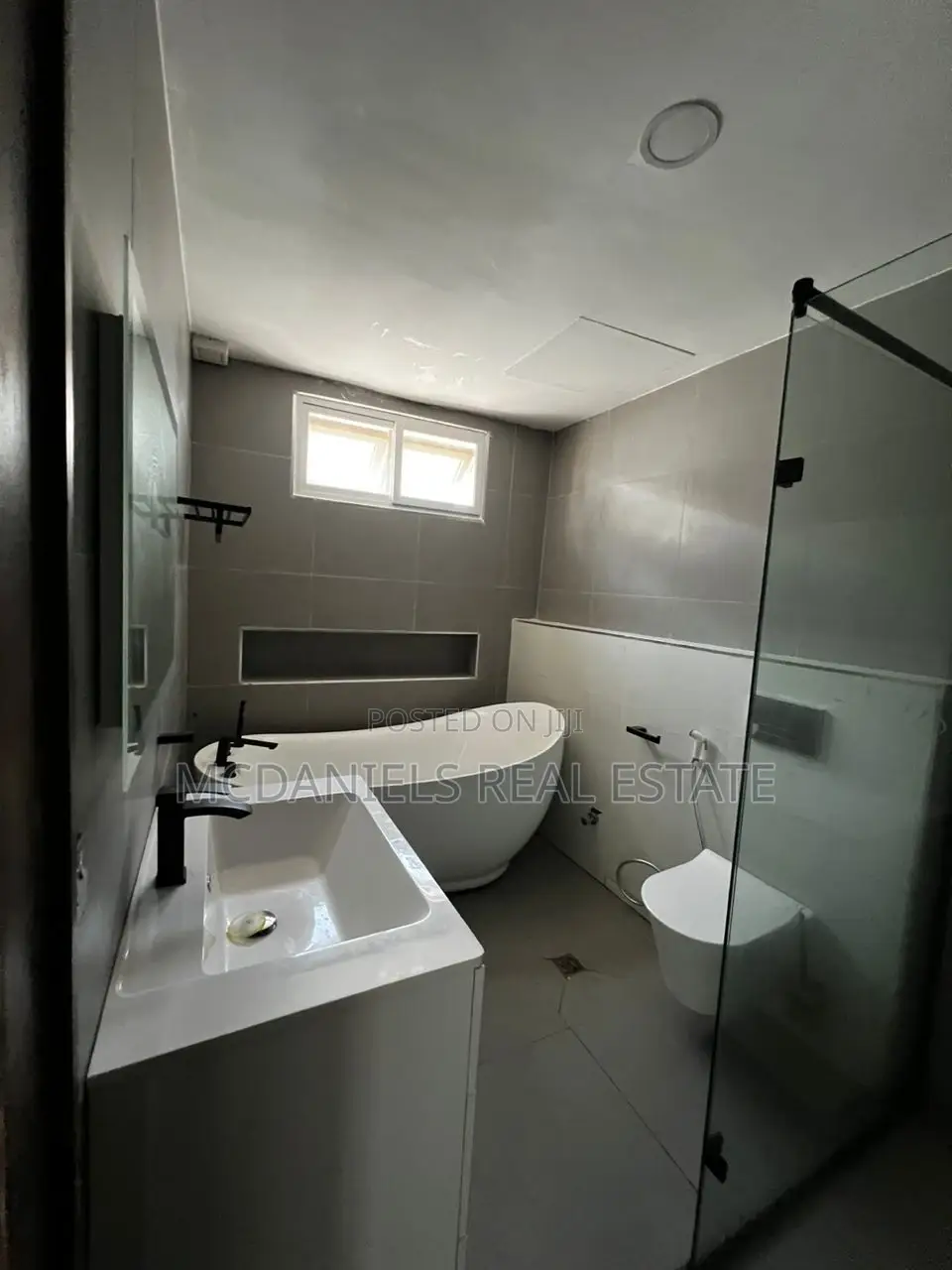 4bdrm Duplex in Lekki Phase 1 for rent