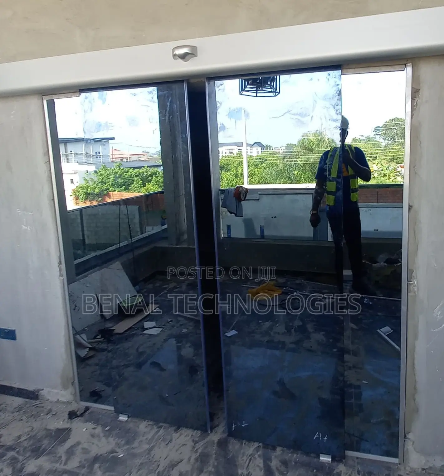 Motion-Detection Gateway Door