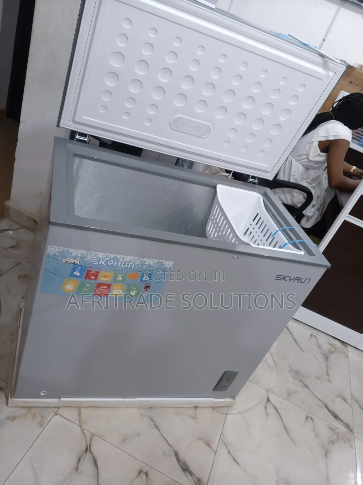 Skyrun Large Freezer 200 Liters- Excellent Helper