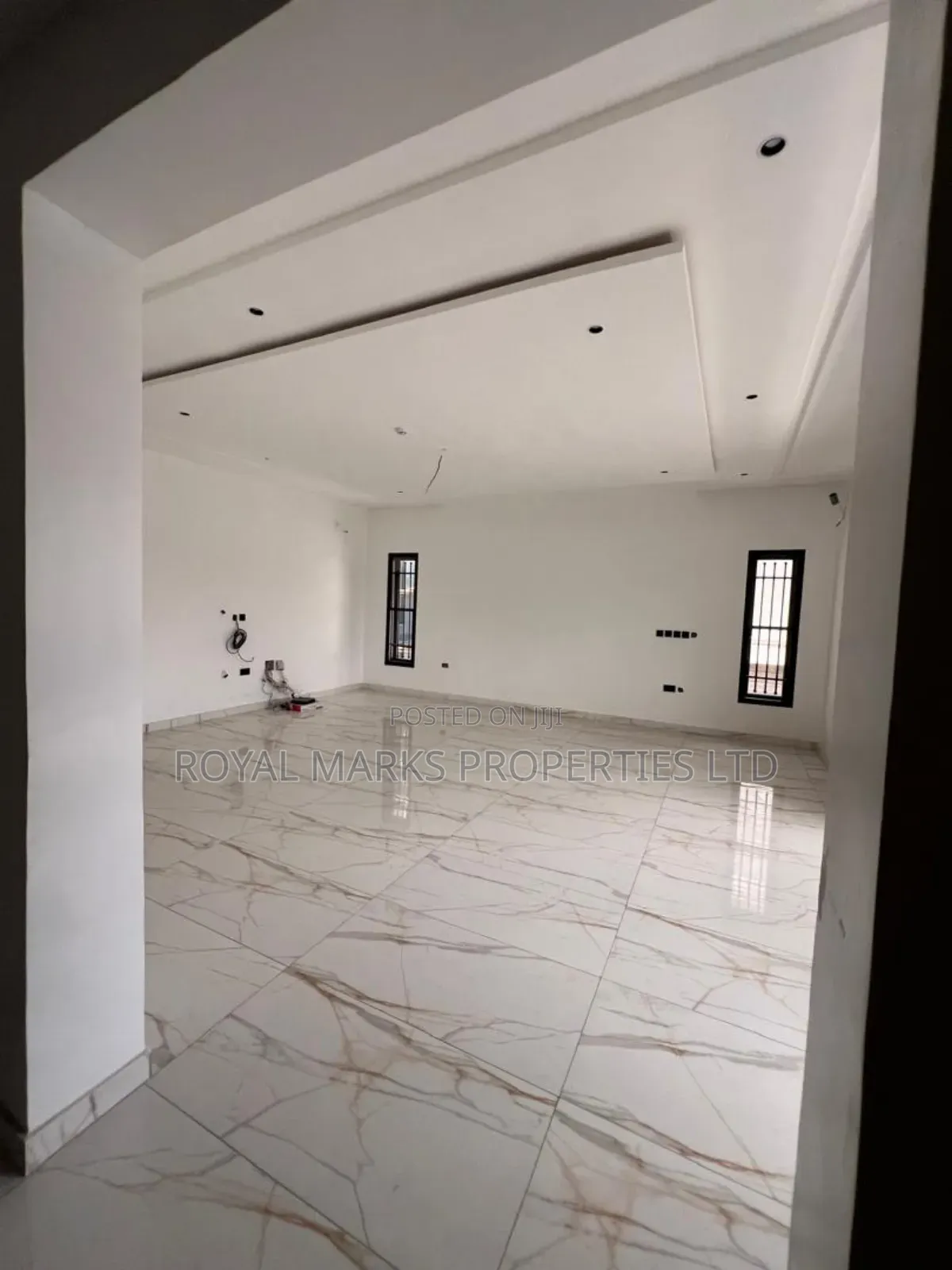 5bdrm Duplex in Guzape District for sale