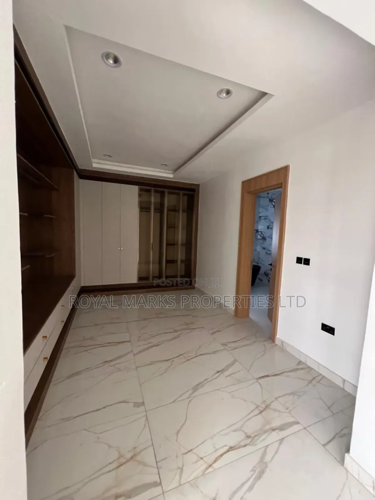 5bdrm Duplex in Guzape District for sale