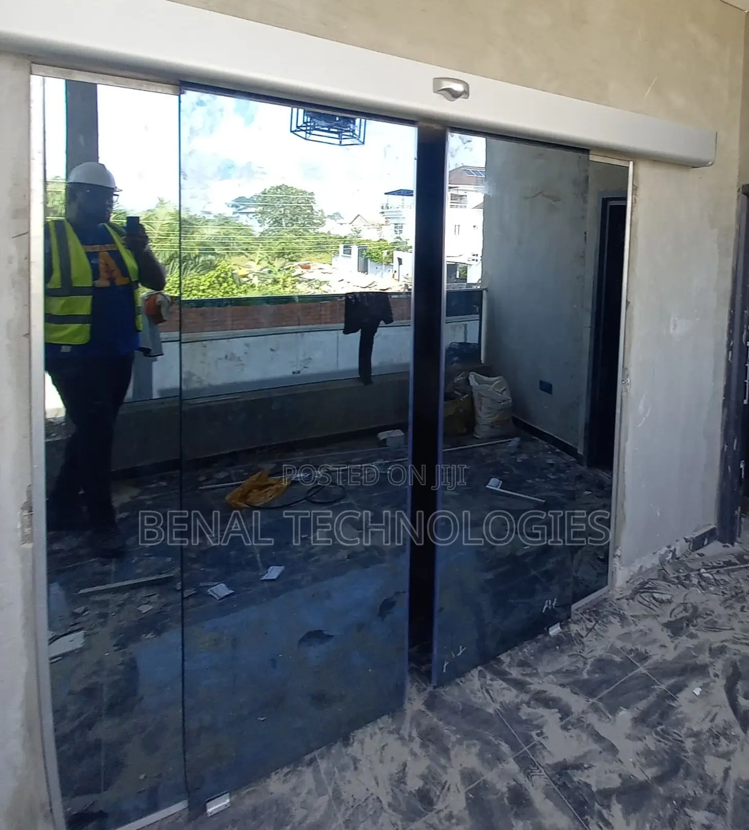 Automatic Sliding Glass With Motion Detection