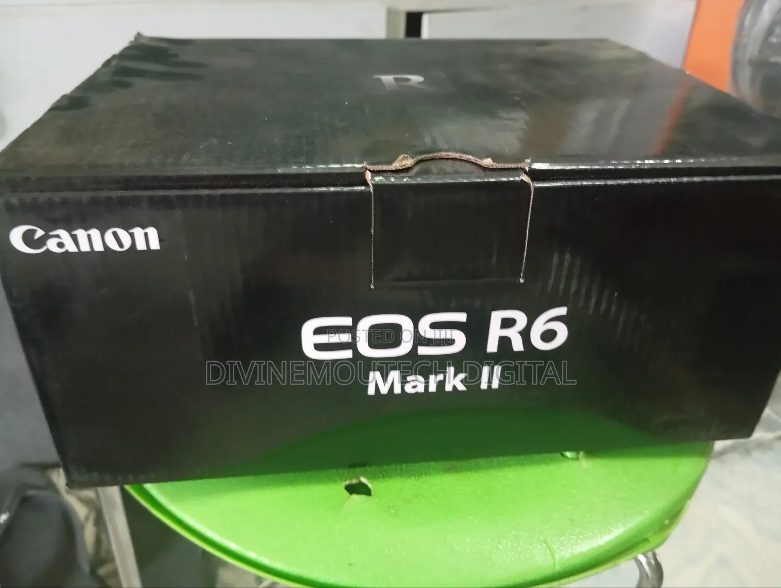 Canon R6ii Is Mirror Less Camera for Sale in Ojo Alaba