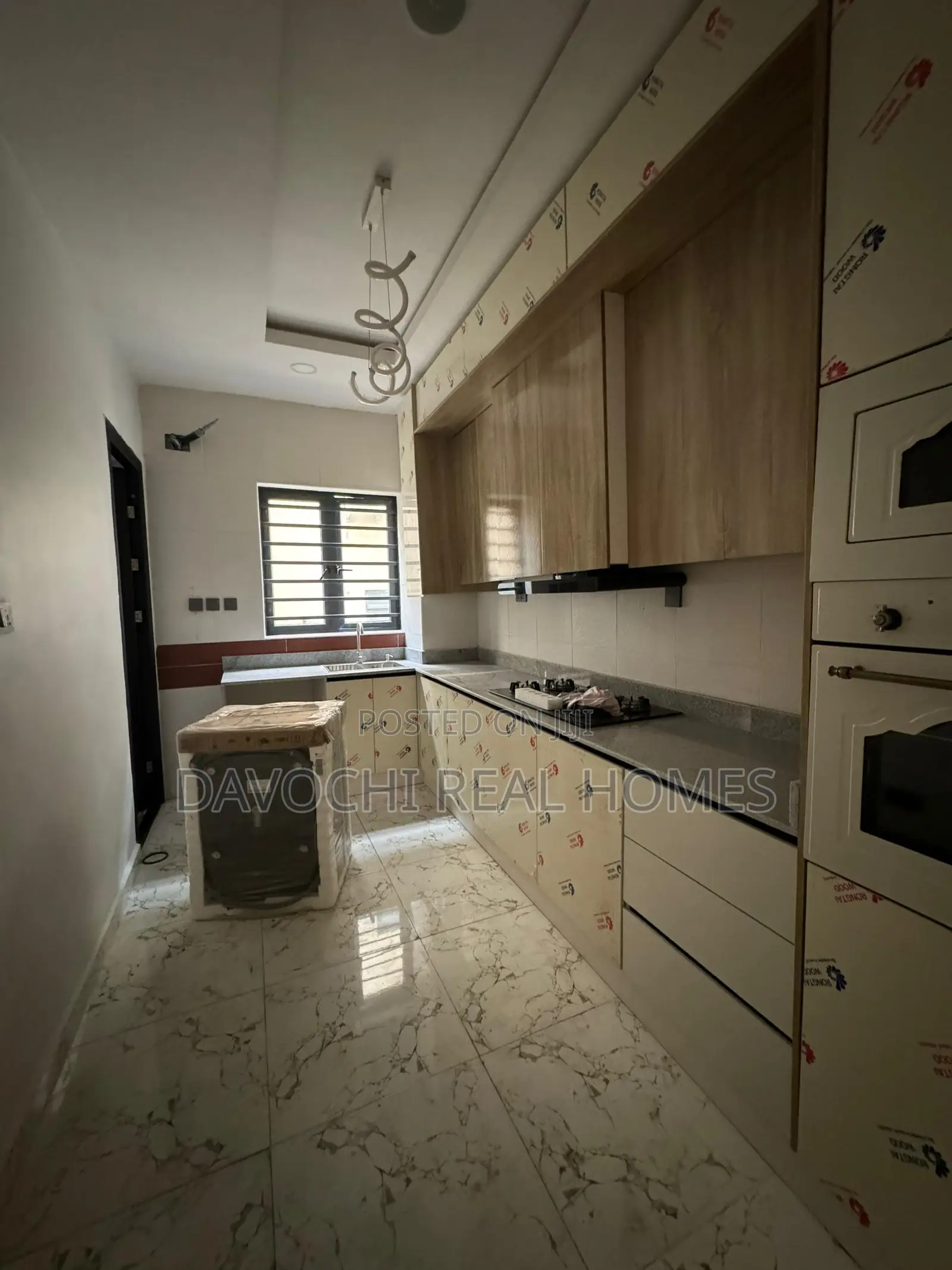 3bdrm Apartment in Chevron for rent