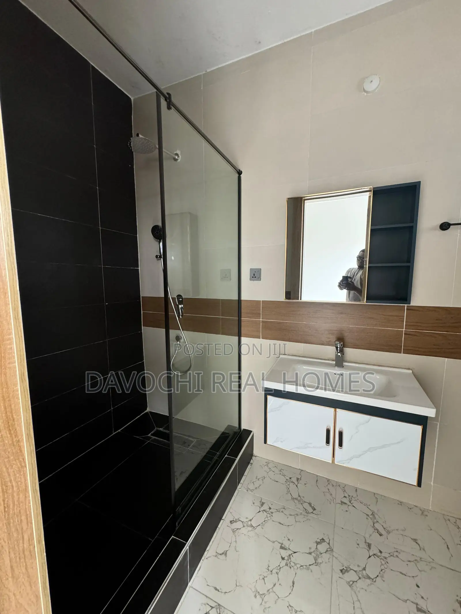 3bdrm Apartment in Chevron for rent