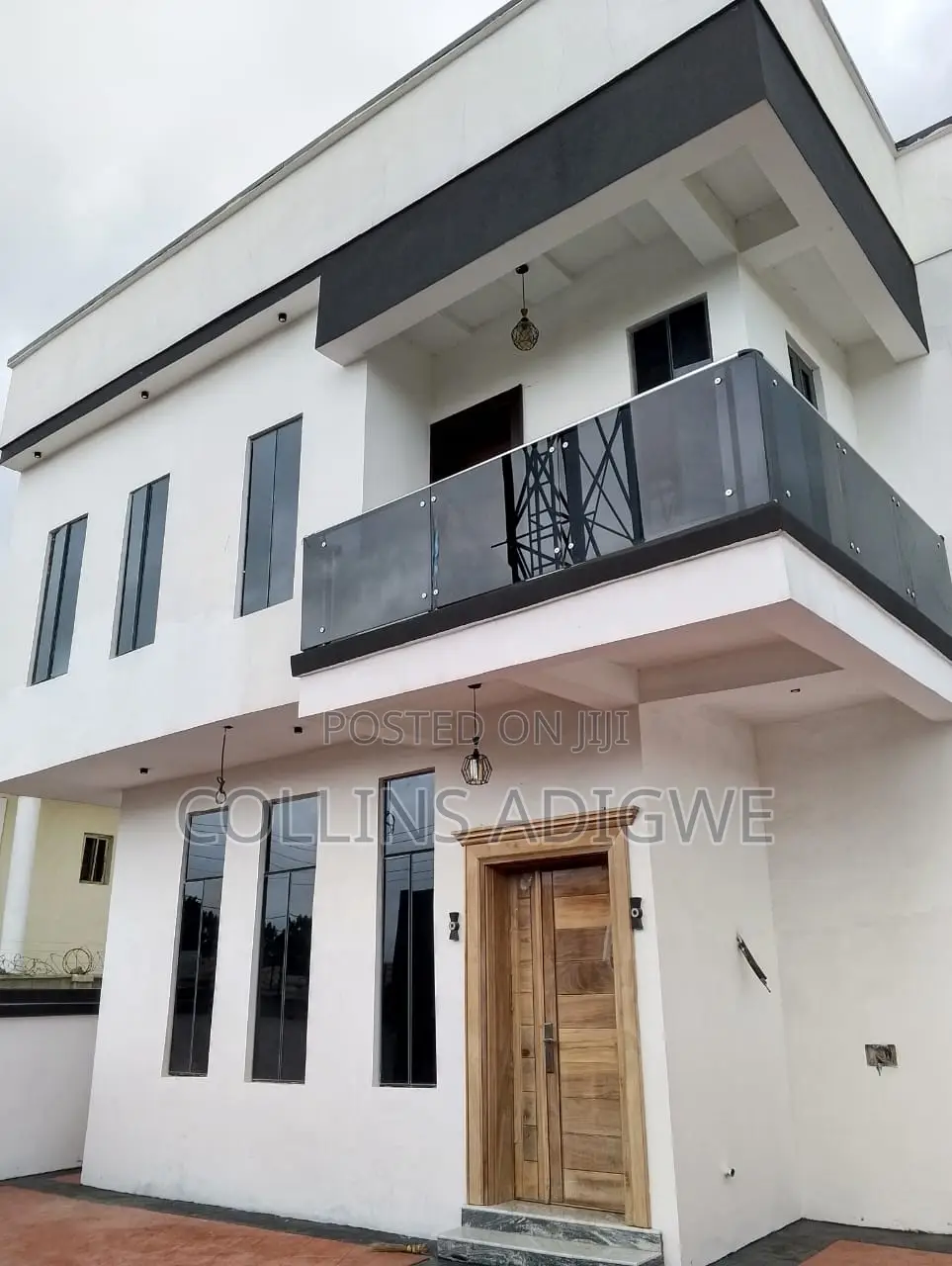 5bdrm Duplex in Thomas Estate Ext for sale