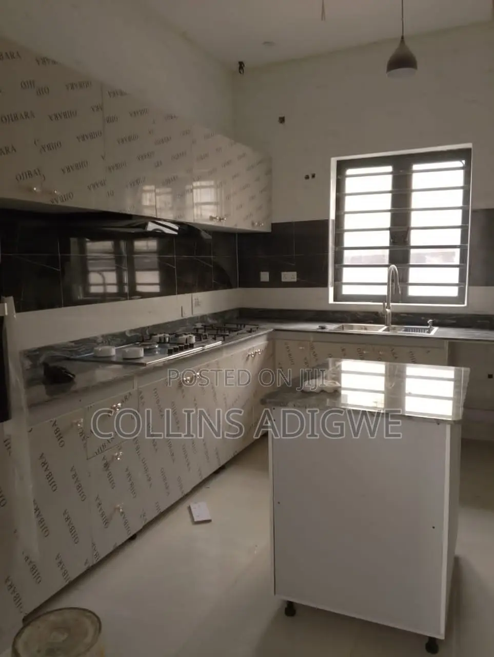 5bdrm Duplex in Thomas Estate Ext for sale