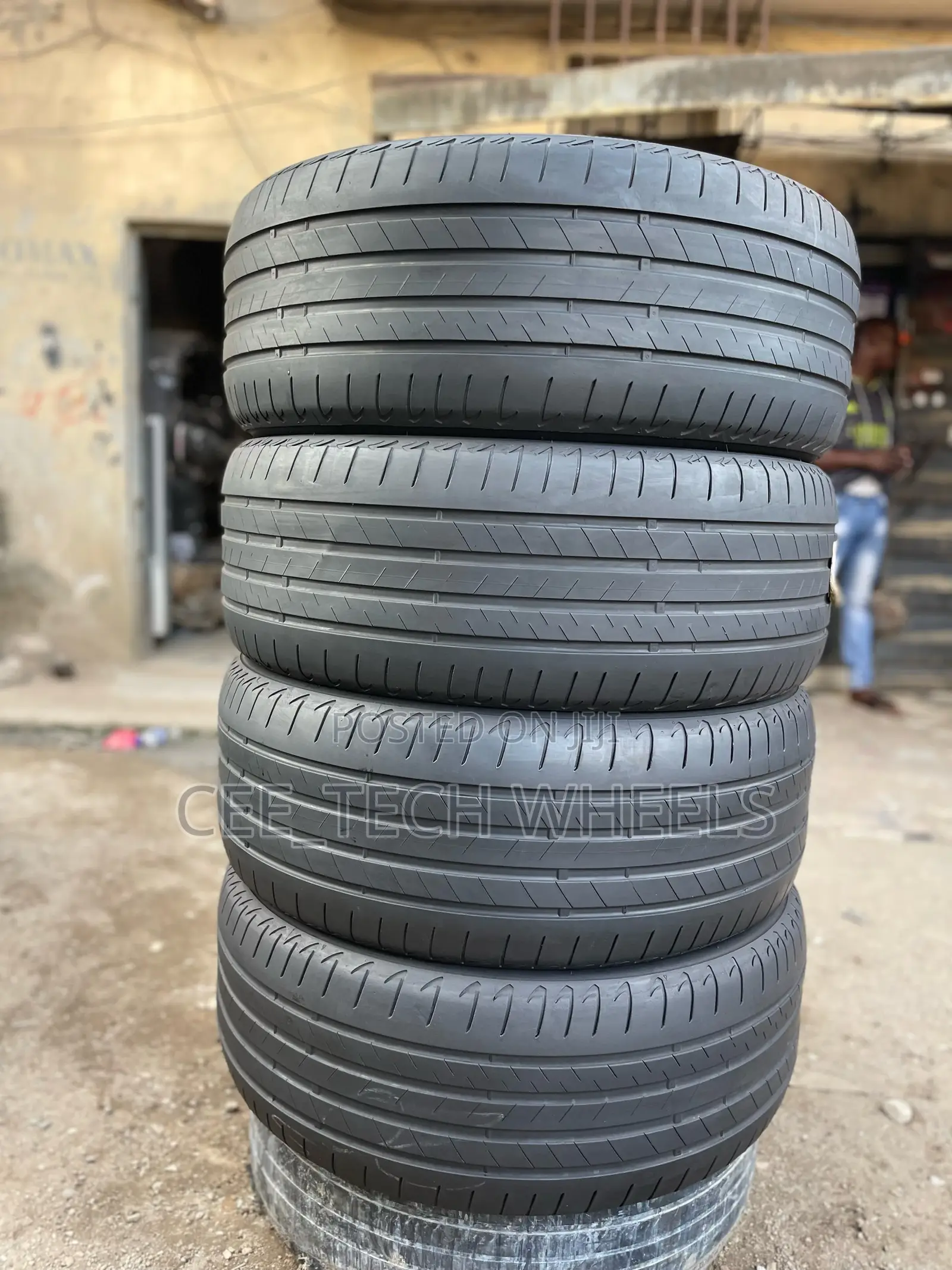 Clean Straight Line Tires,Available in Different Makes