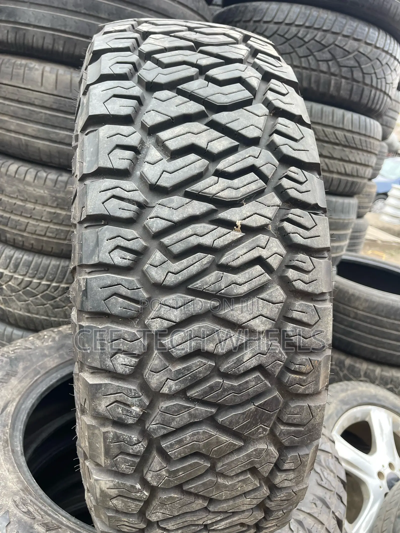 LT275/65R20 Set