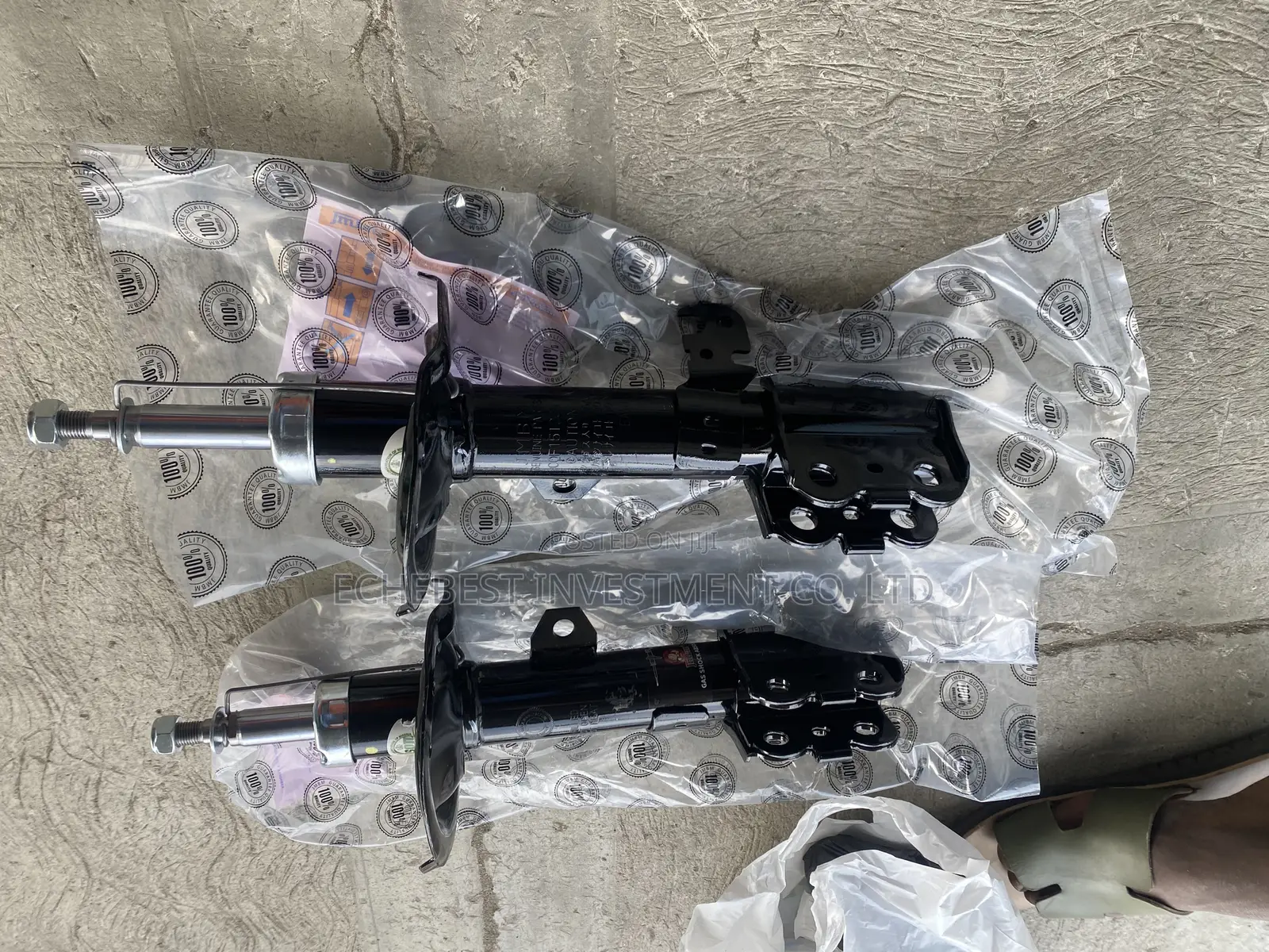 Front Shock Absorber Corolla 2001, 2002, 2003, 2004, 2005.