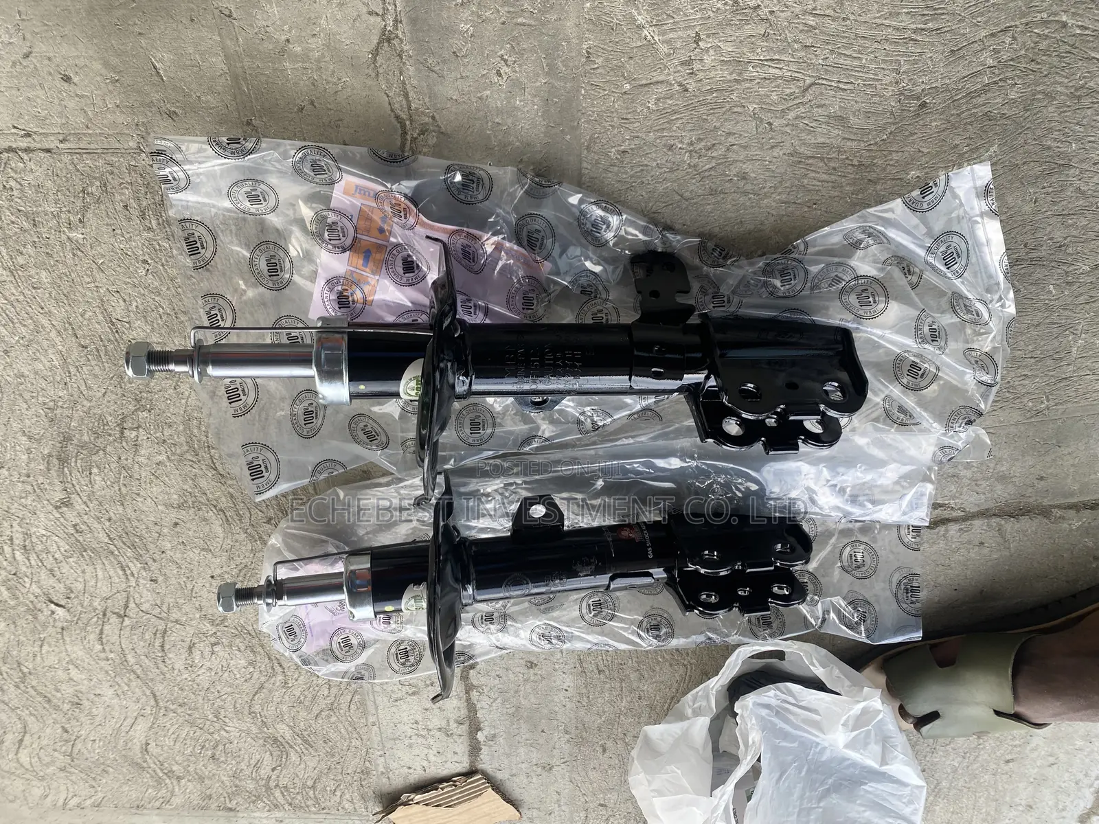 Front Shock Absorber Corolla 2001, 2002, 2003, 2004, 2005.