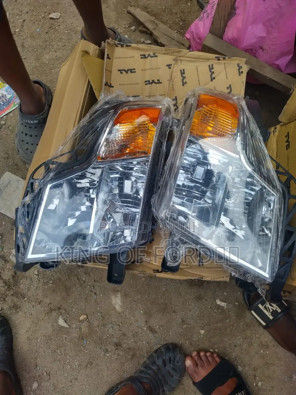Ford Edge 2010 Headlights