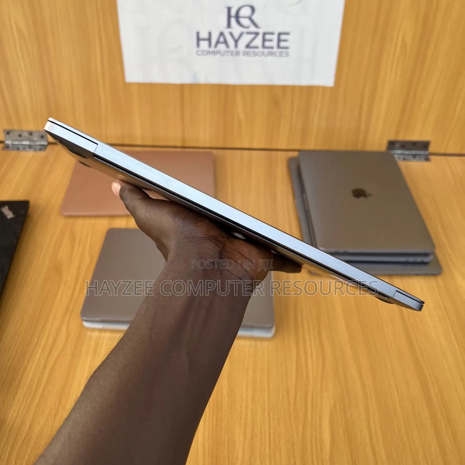 Laptop Apple MacBook 2020 16GB Intel Core I7 SSD 1T