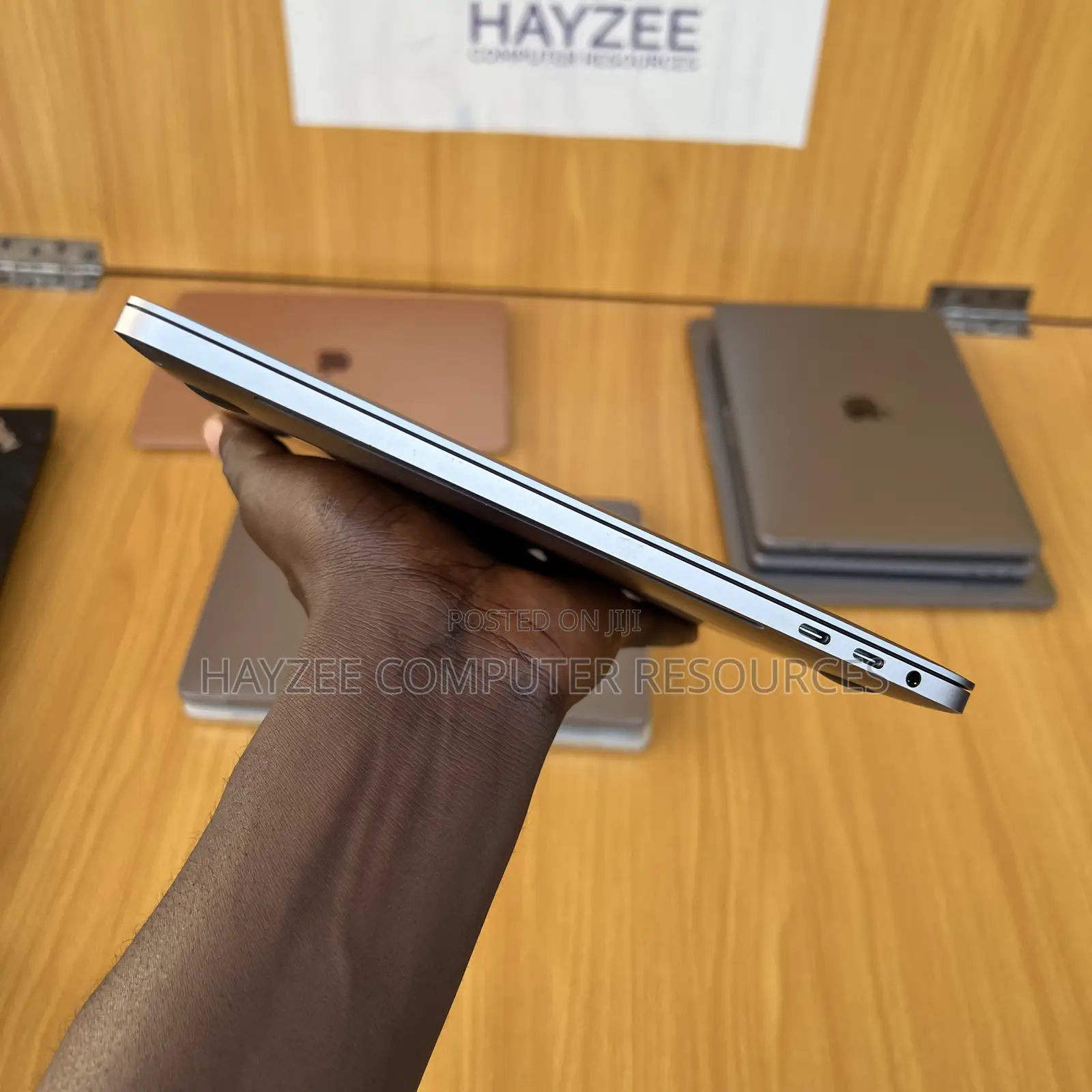 Laptop Apple MacBook 2020 16GB Intel Core I7 SSD 1T