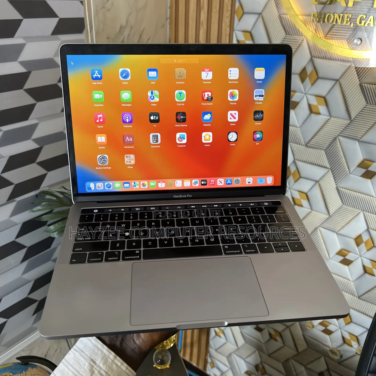 Laptop Apple MacBook 2020 16GB Intel Core I7 SSD 1T