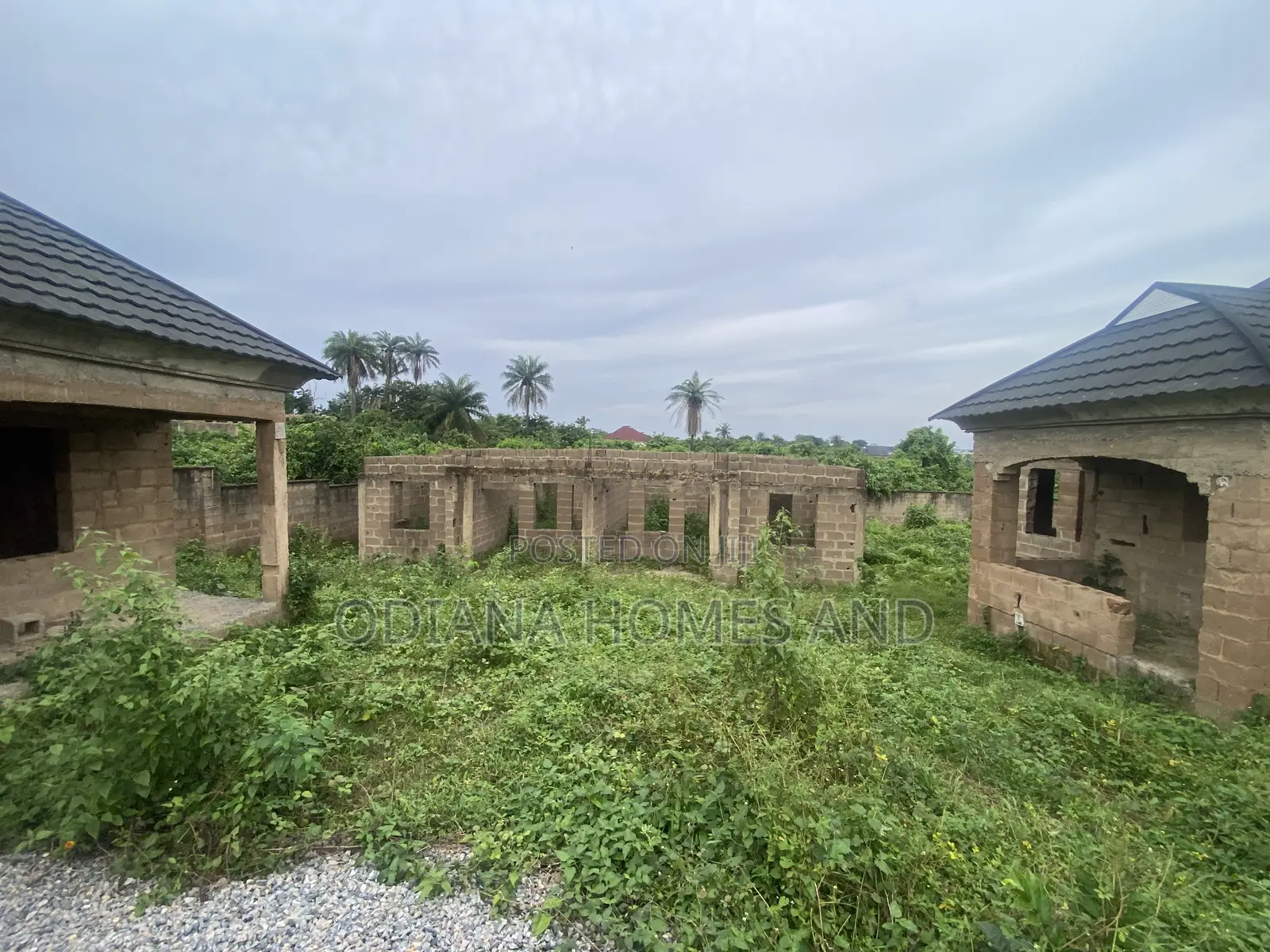 8bdrm Bungalow in Elewuro , Akobo for sale