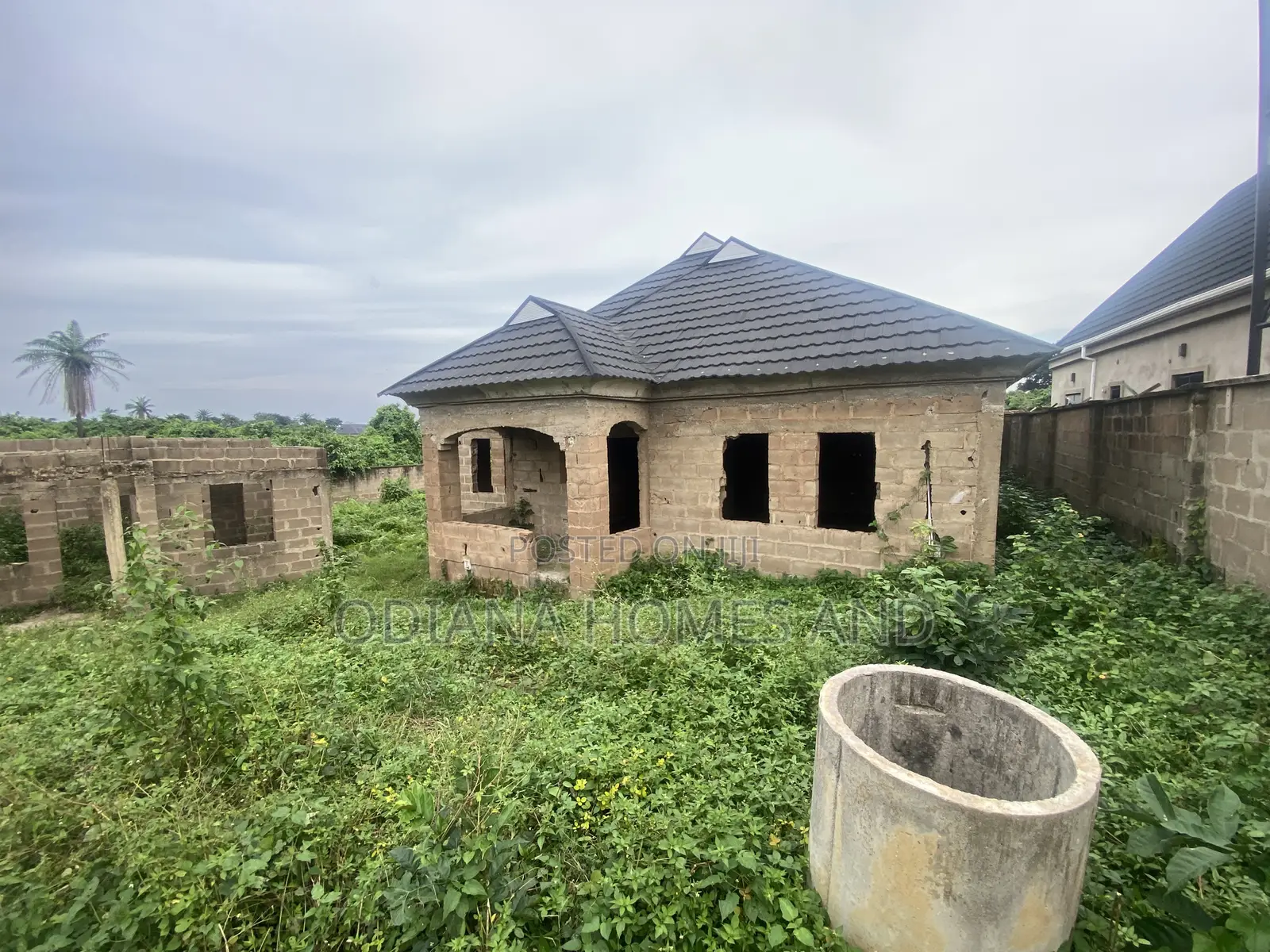 8bdrm Bungalow in Elewuro , Akobo for sale