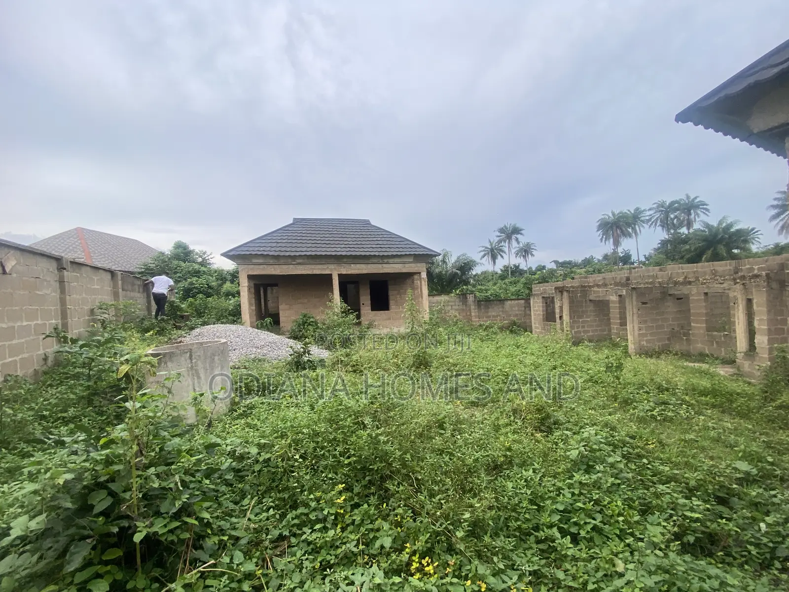 8bdrm Bungalow in Elewuro , Akobo for sale