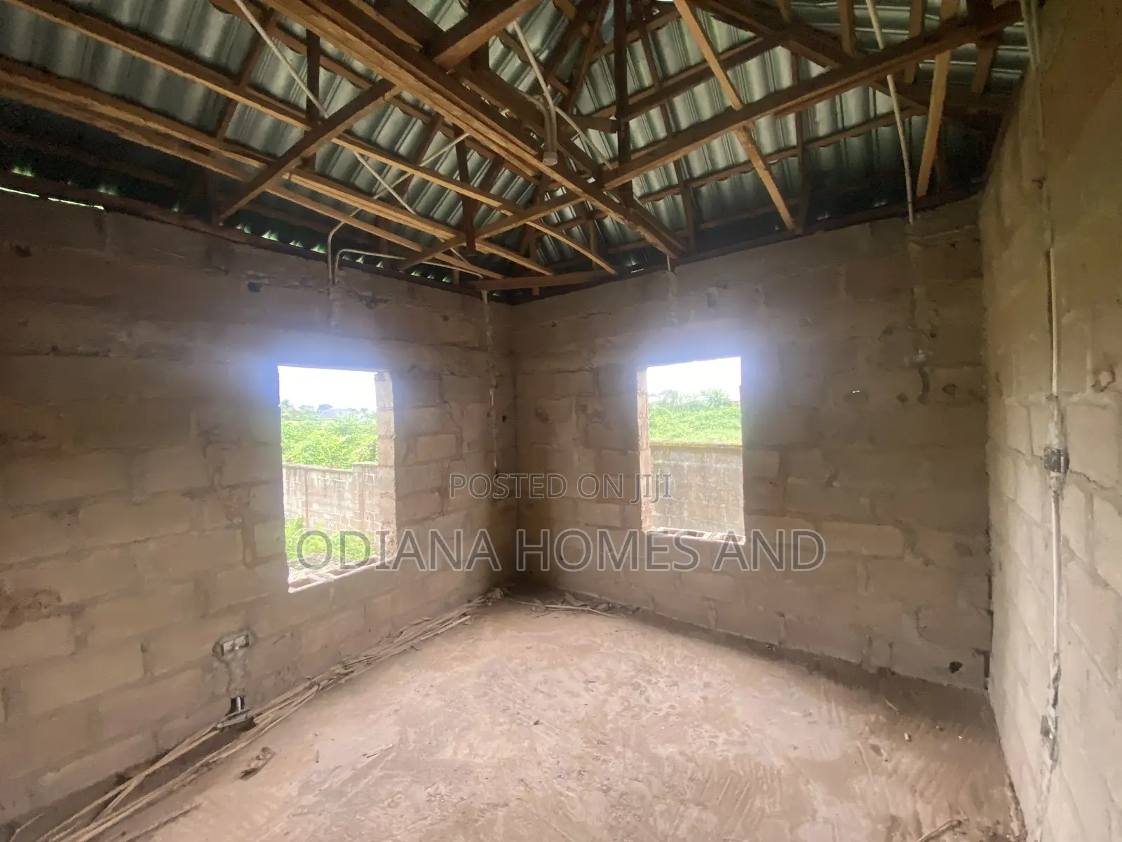 8bdrm Bungalow in Elewuro , Akobo for sale
