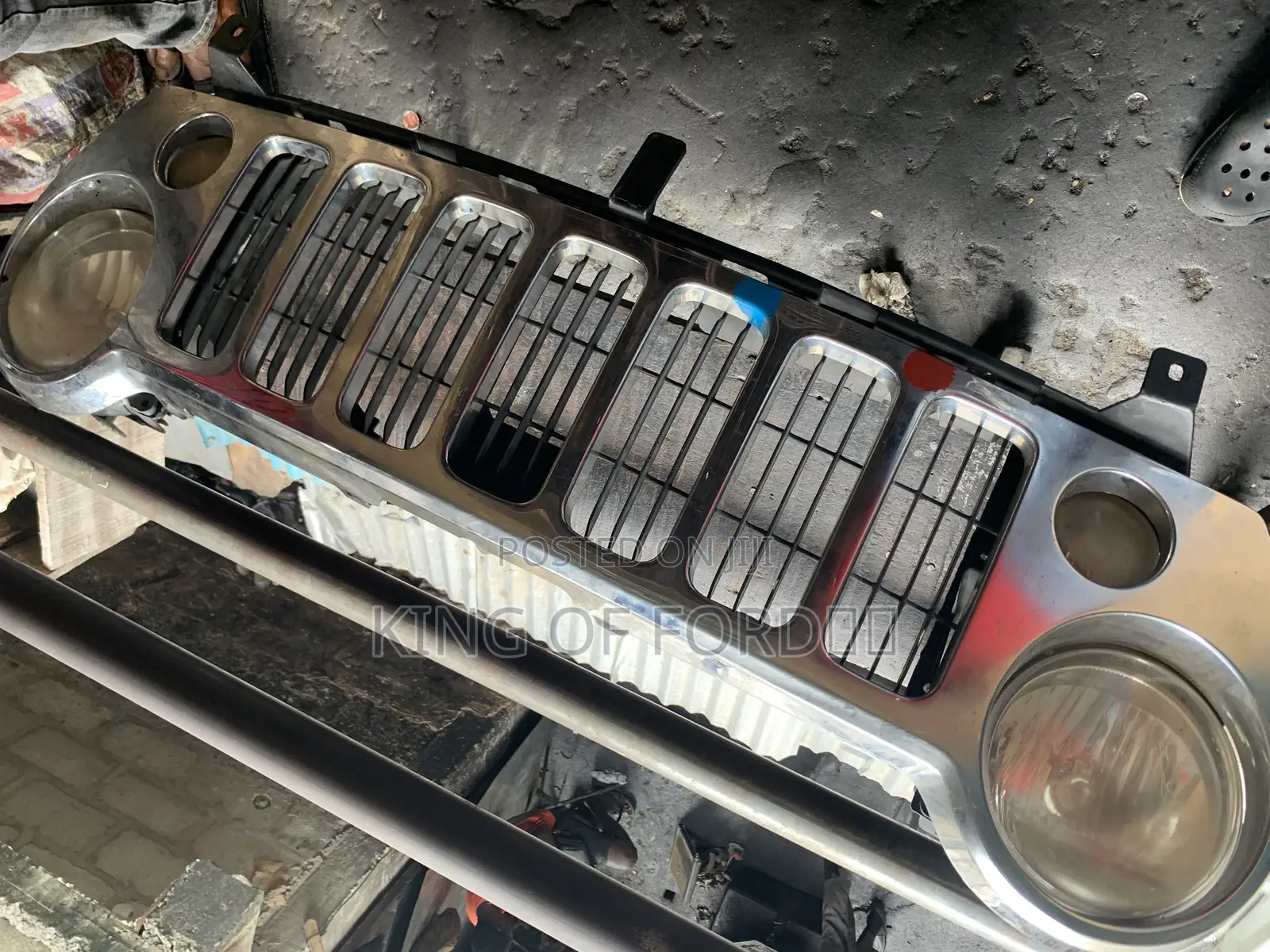 Jeep Liberty 2005 Front Grill
