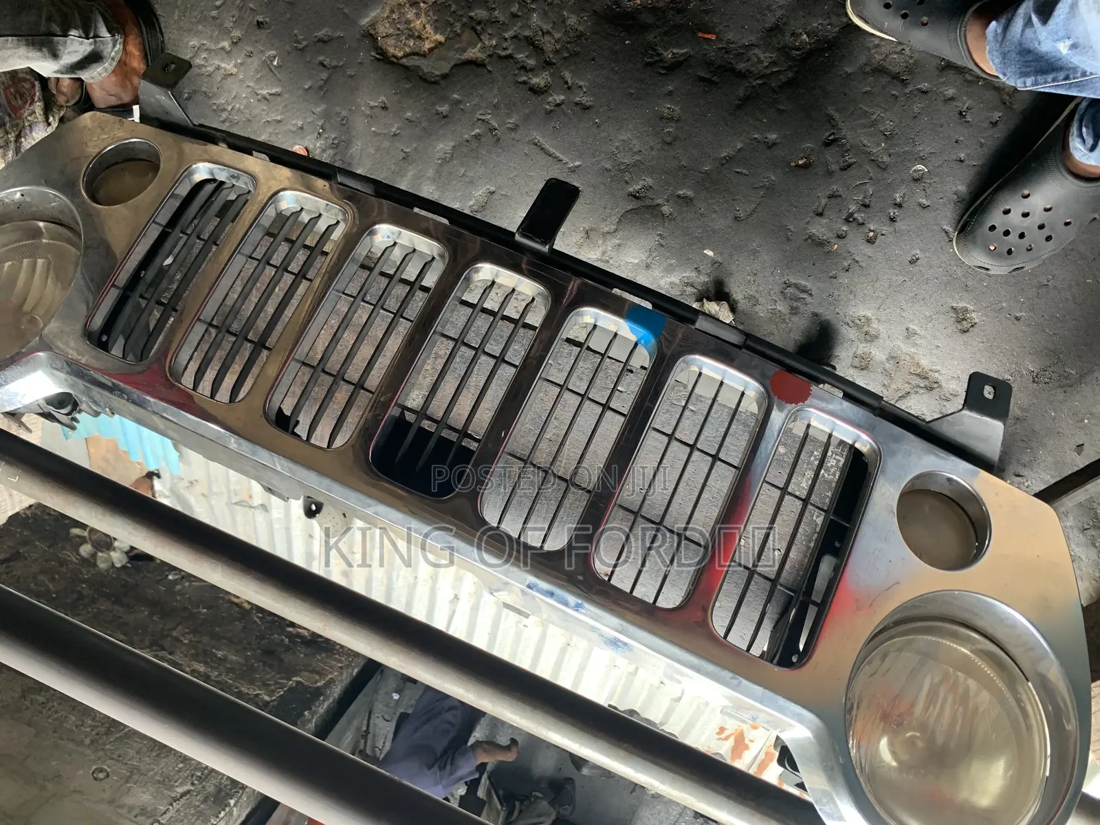 Jeep Liberty 2005 Front Grill