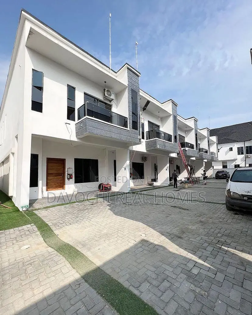 4bdrm Duplex in Ikota for rent
