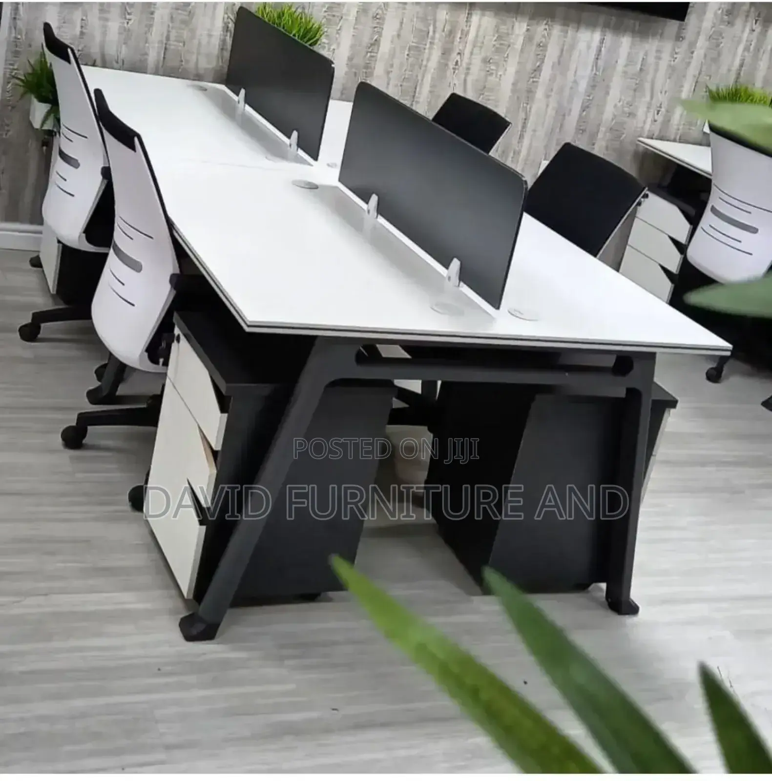 4 Seater Workstation With Chairs