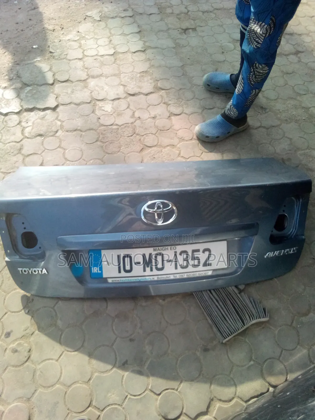 Toyota Avensis Empty Booth 2013 Model