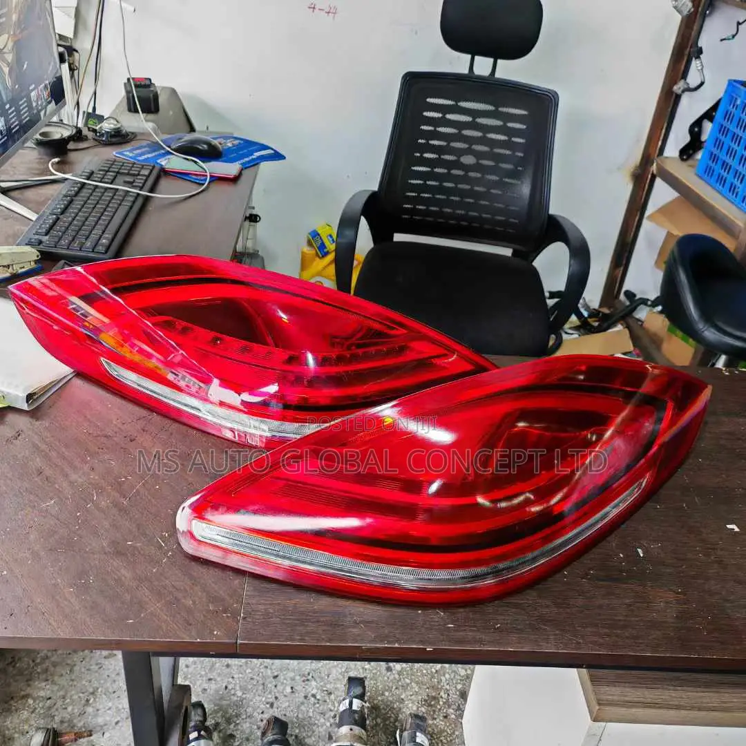 Porsche Panemera 2016 Back Light