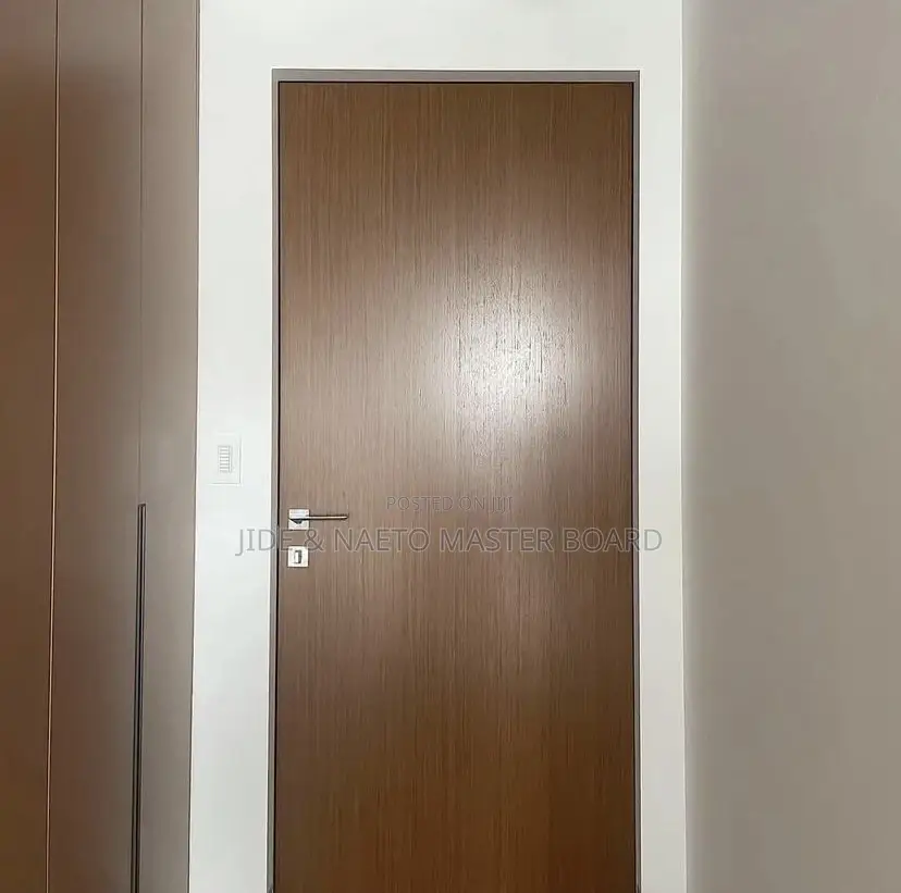 Flush / Wooden Doors