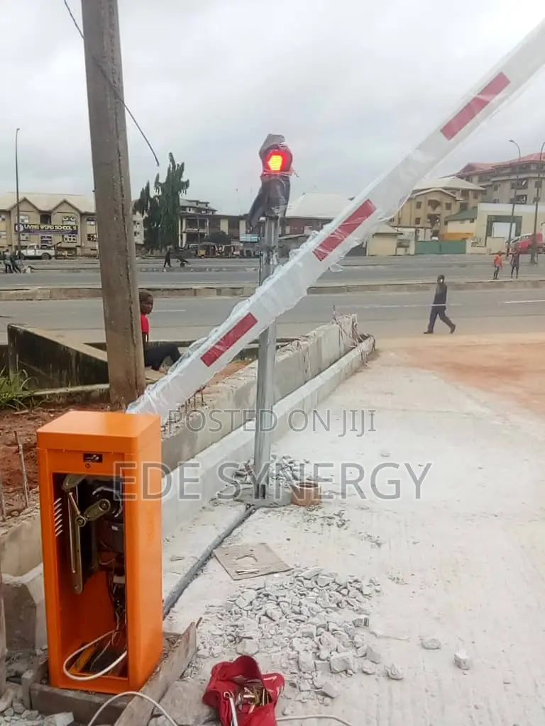 6 Meters Remote Controlled Boom Barrier System With 2 Remote