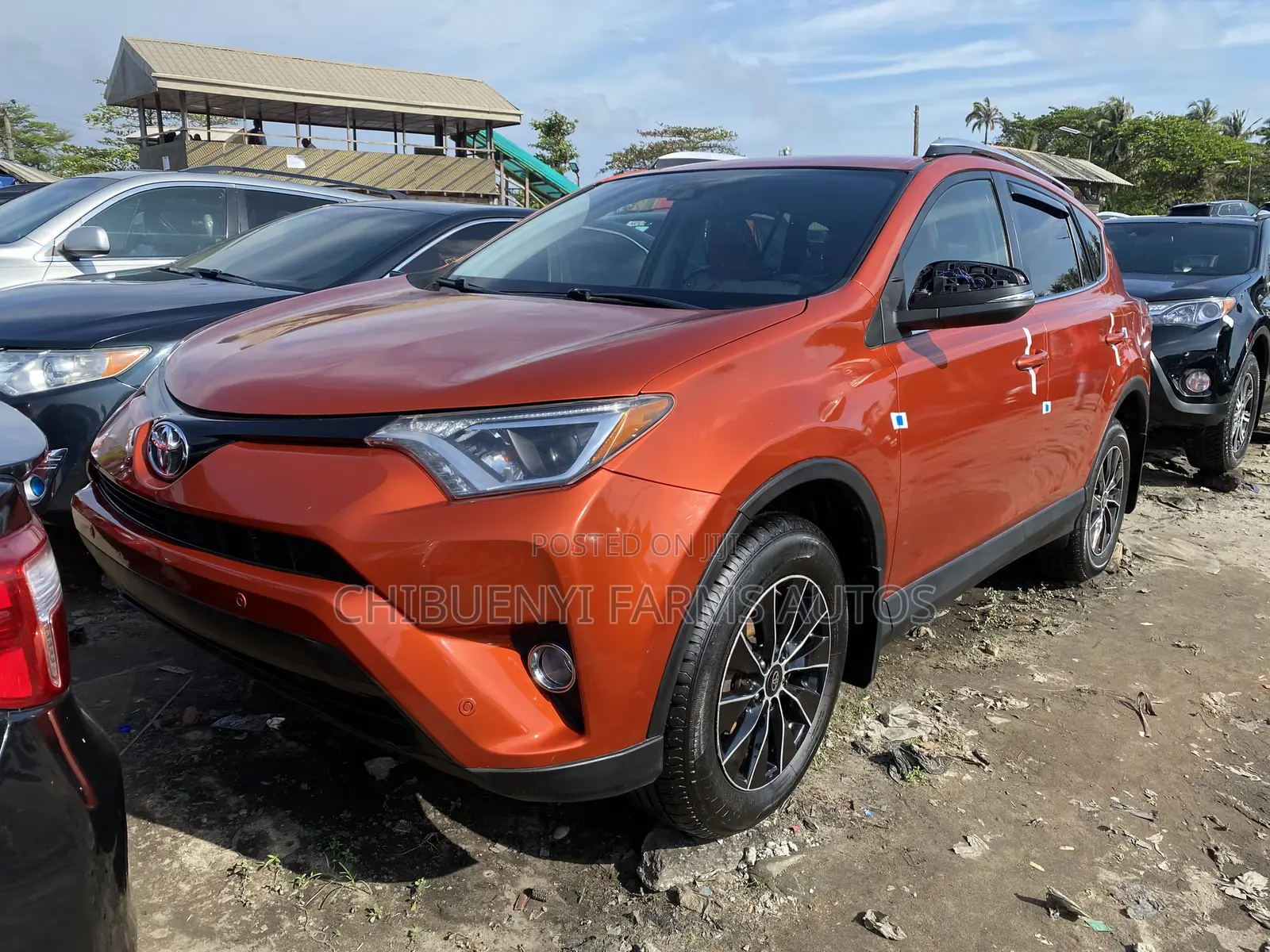Toyota RAV4 LE AWD (2.5L 4cyl 6A) 2016 Orange