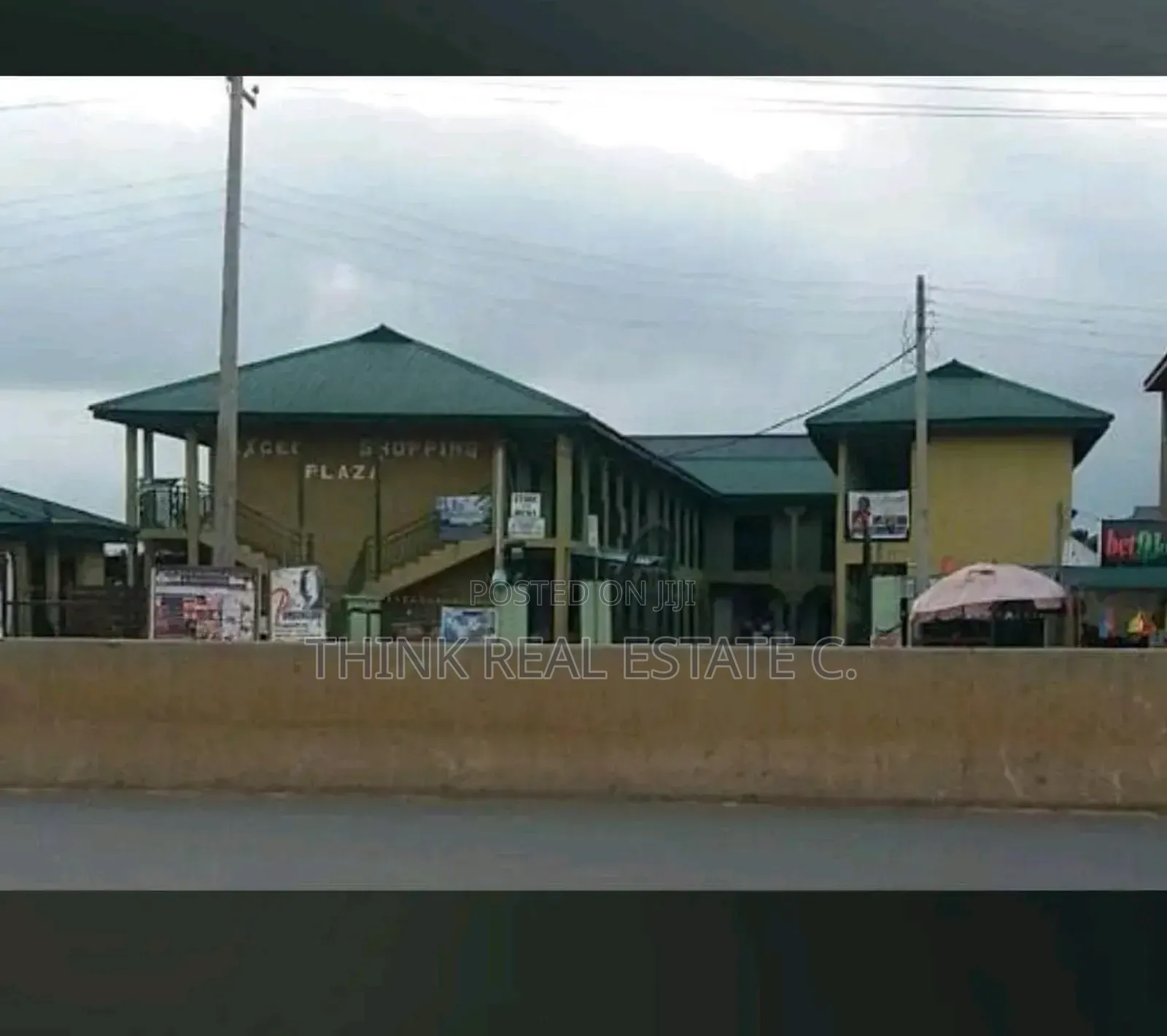 Shopping Complex Along Aduwawa Main Road on a 100/150 Land