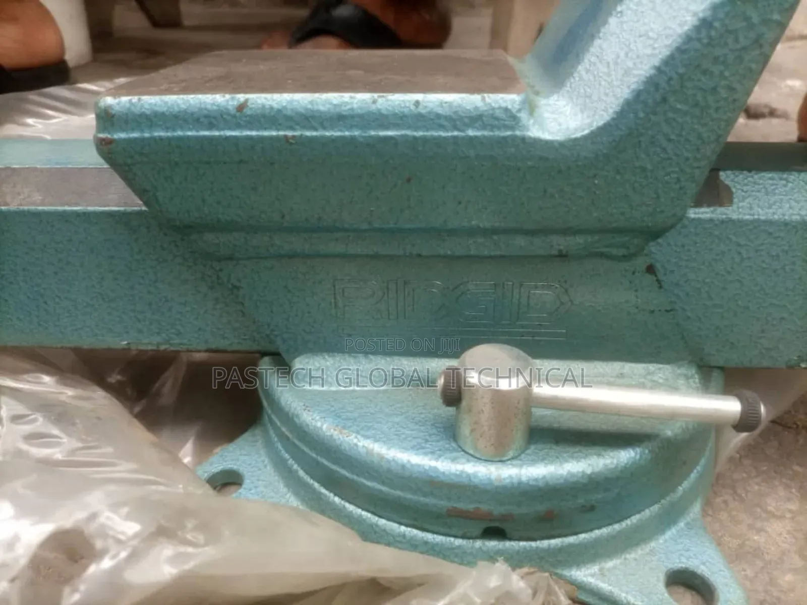 6" Ridgid Vice With Swivel Pure Iron