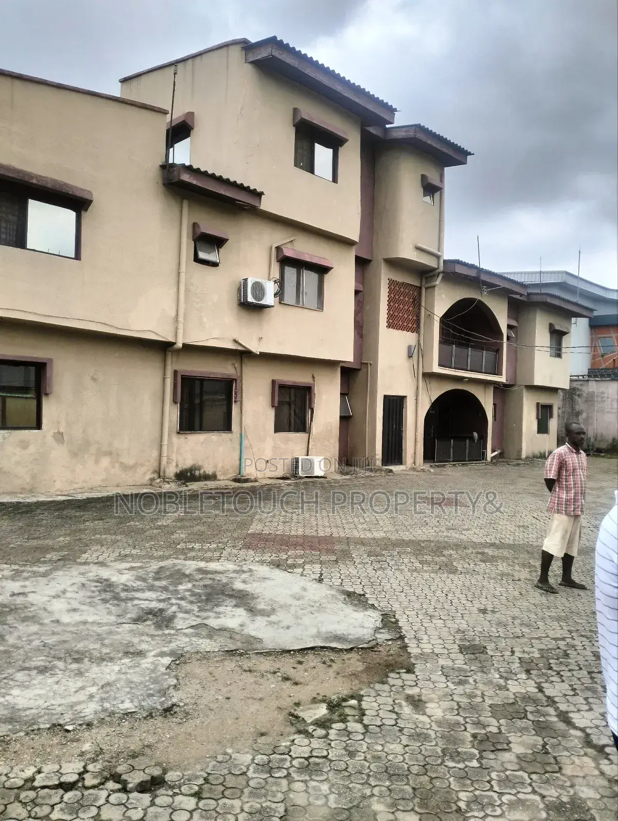 3bdrm Block of Flats in Egbeda Lagos, Iseri Olofin for sale