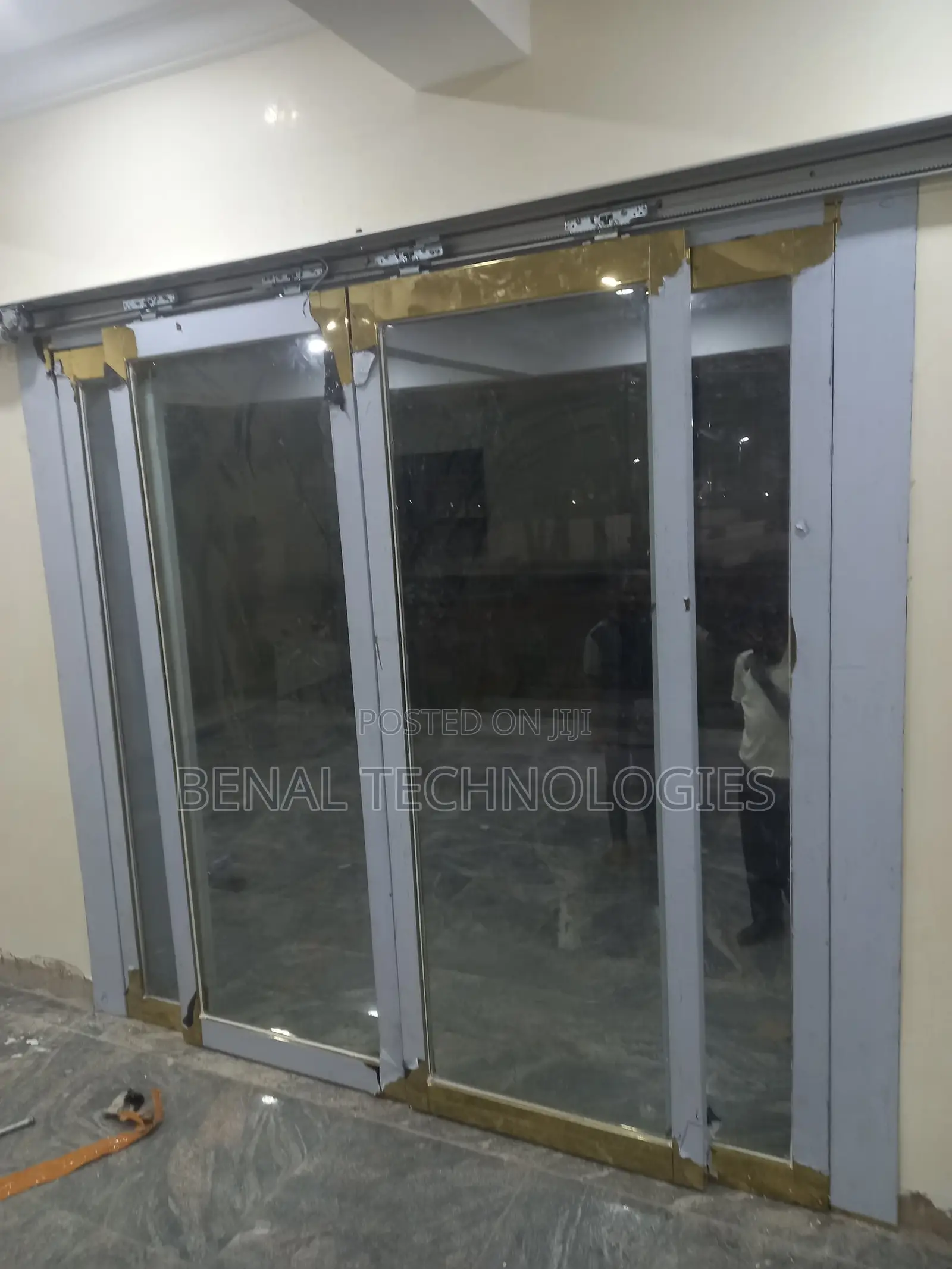 Automated Glass Door With Smart Sensor Technology