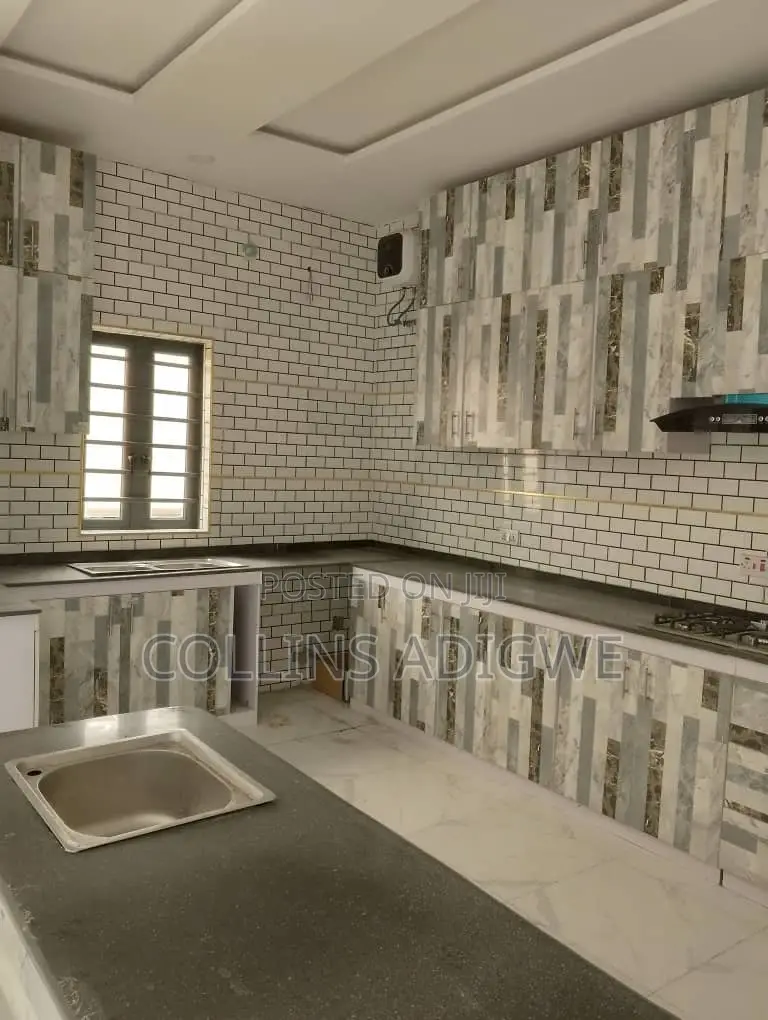 3bdrm Townhouse/Terrace in Orchid Lekki, Chevron for Sale